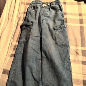 Girls cargo jeans. Worn couple of times. No stains. Smoke and bug free